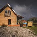 With Sauna, Jacuzzi And Private Pond Prázdninový dům Lipusz